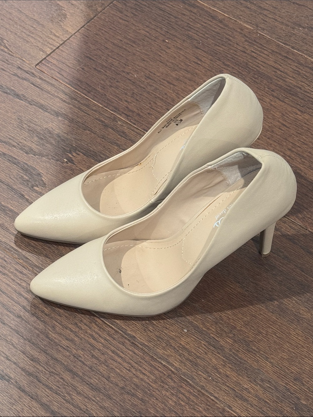 Charles By Charles David Classic Women's Pointed-Toe Cream Pumps Size 6.5
